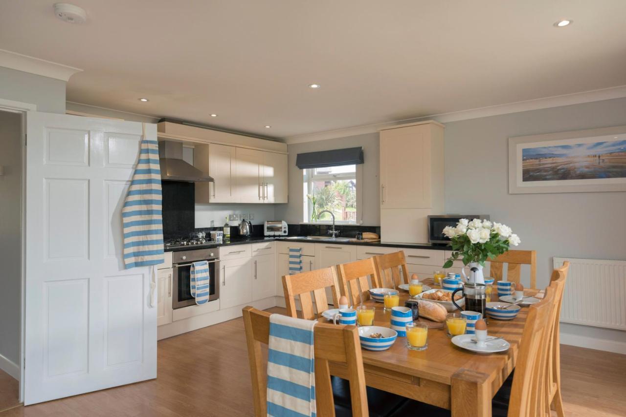 Fistral Hot Tub House For 8 On Retallack Resort Ньюки Экстерьер фото