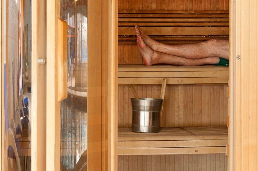 Fistral Hot Tub House For 8 On Retallack Resort Ньюки Экстерьер фото